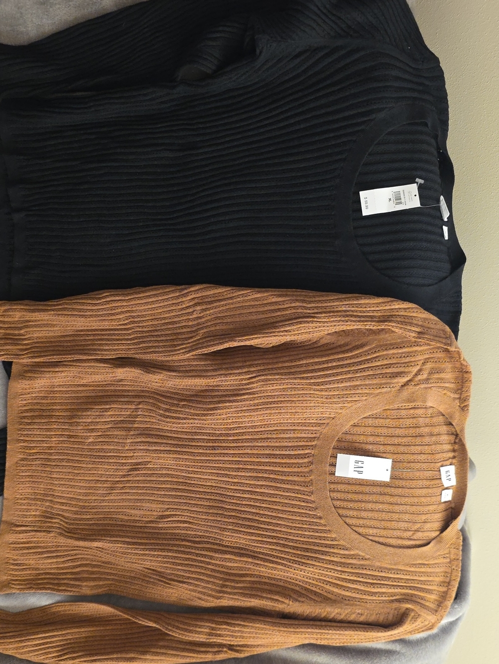 Sweaters/Tops